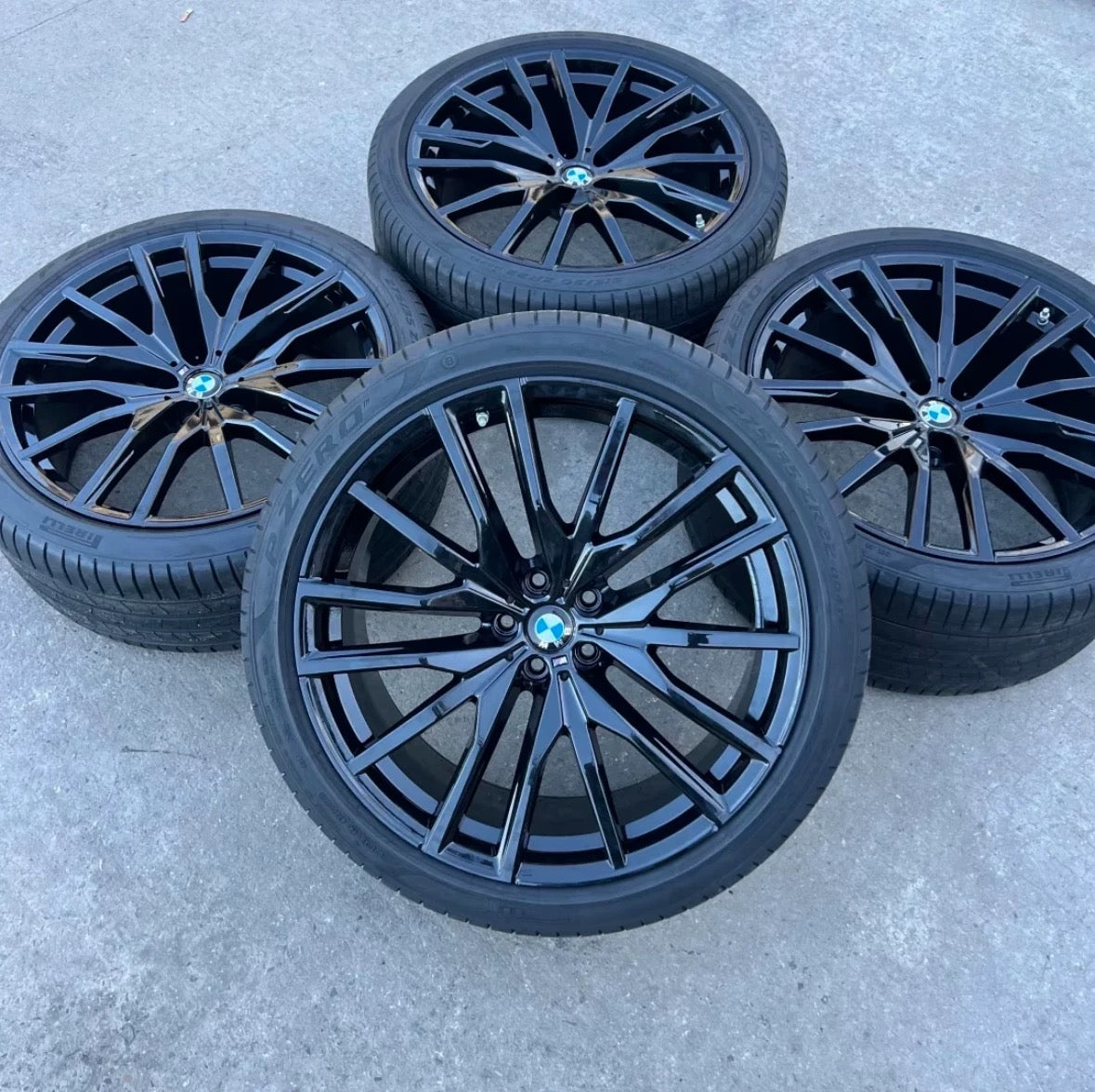 Wheel hub and tire for X4, X5, X6, X7, 5 Series, 7 Series, 8 Series, 20-inch, 21-inch, 22-inch